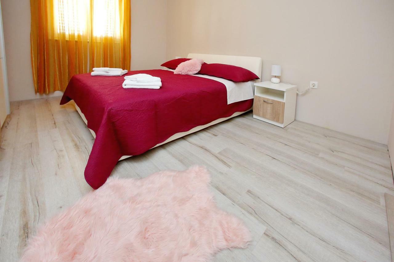 Apartments Sonia Sukošan Eksteriør bilde